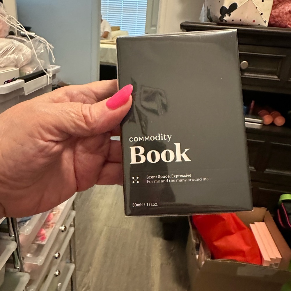 Commodity Book Scent Space Expressive NEW - Picture 2 of 12